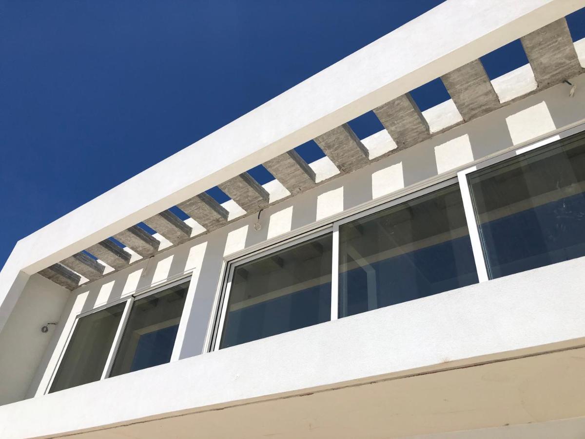 Kuro Beach House - Oceanfront Luxury & 25M Pool Achlia Buitenkant foto