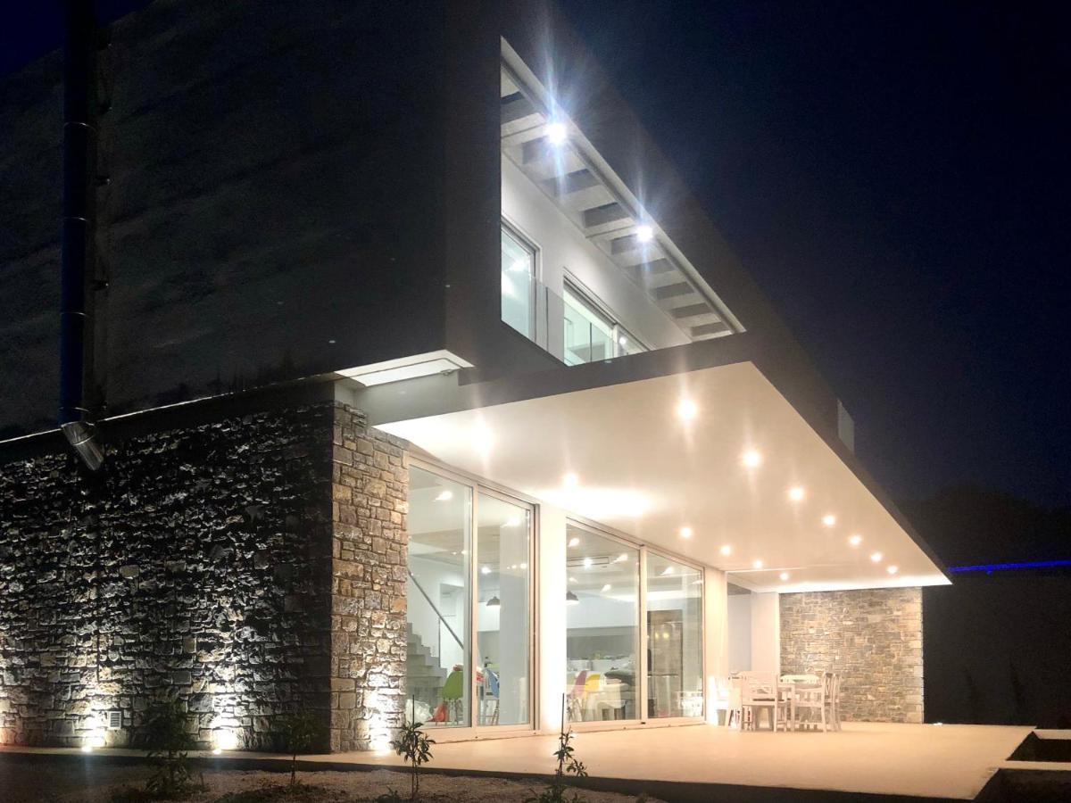 Kuro Beach House - Oceanfront Luxury & 25M Pool Achlia Buitenkant foto