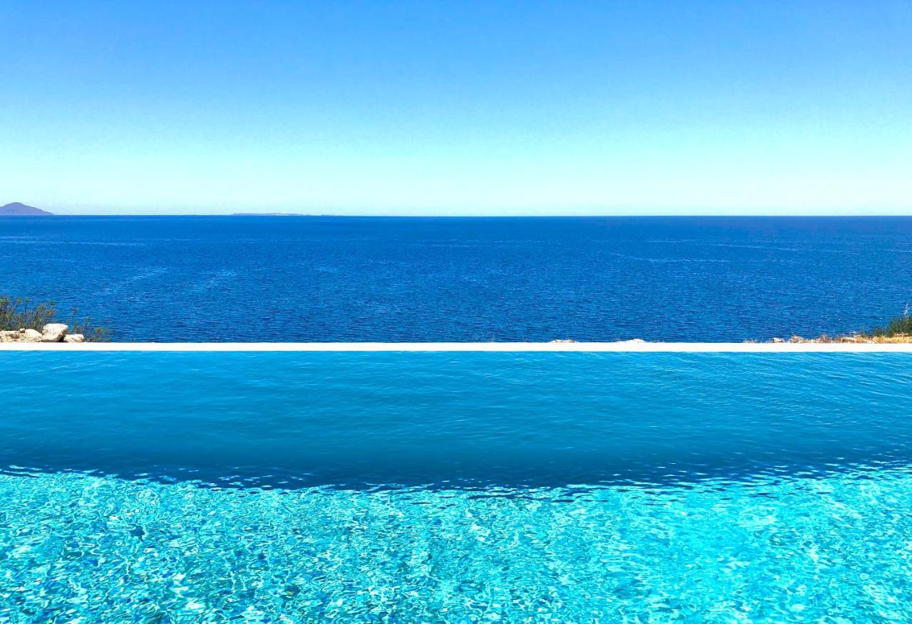 Kuro Beach House - Oceanfront Luxury & 25M Pool Achlia Buitenkant foto