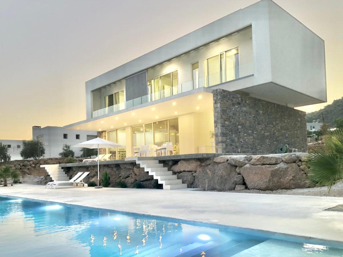 Kuro Beach House - Oceanfront Luxury & 25M Pool Achlia Buitenkant foto